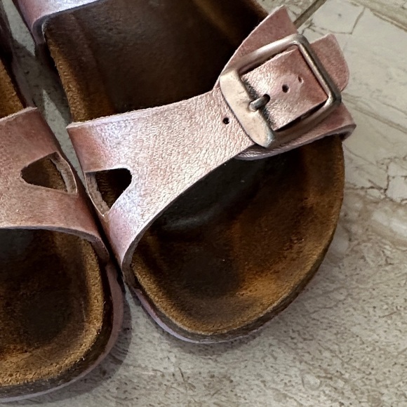 Chic Metallic Pink Kids Sandals - Picture 4 of 7